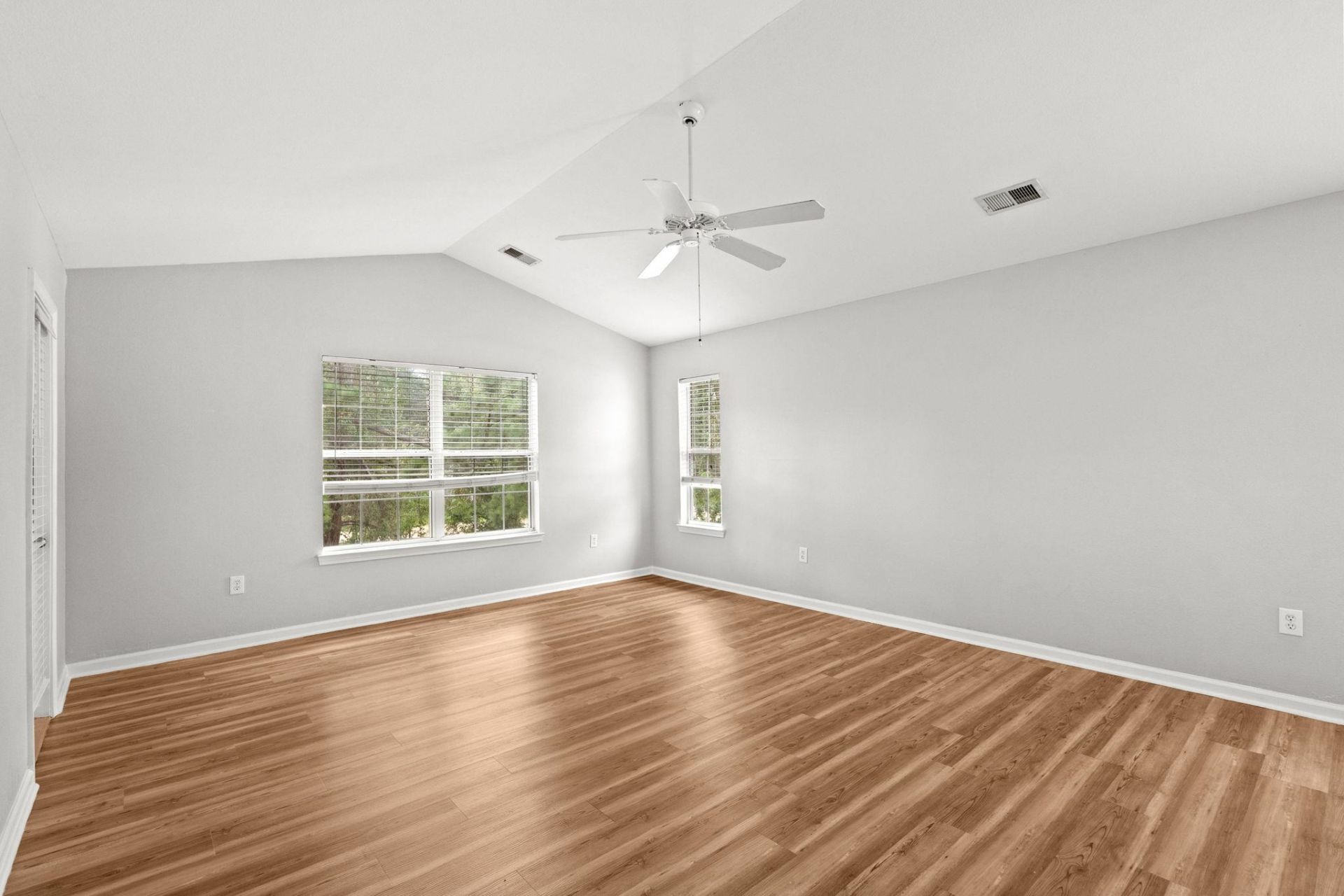 1208 River Oaks Dr.  Photo 8
