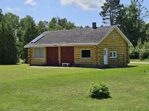 8146 Pine ST, Germfask, MI 49836