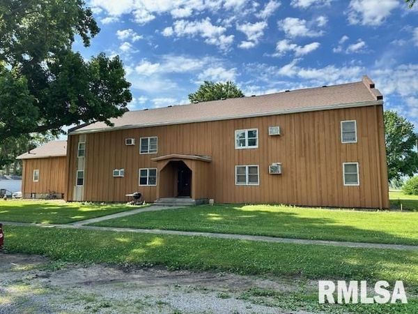 102 ELM Street, Dawson, IL 62520