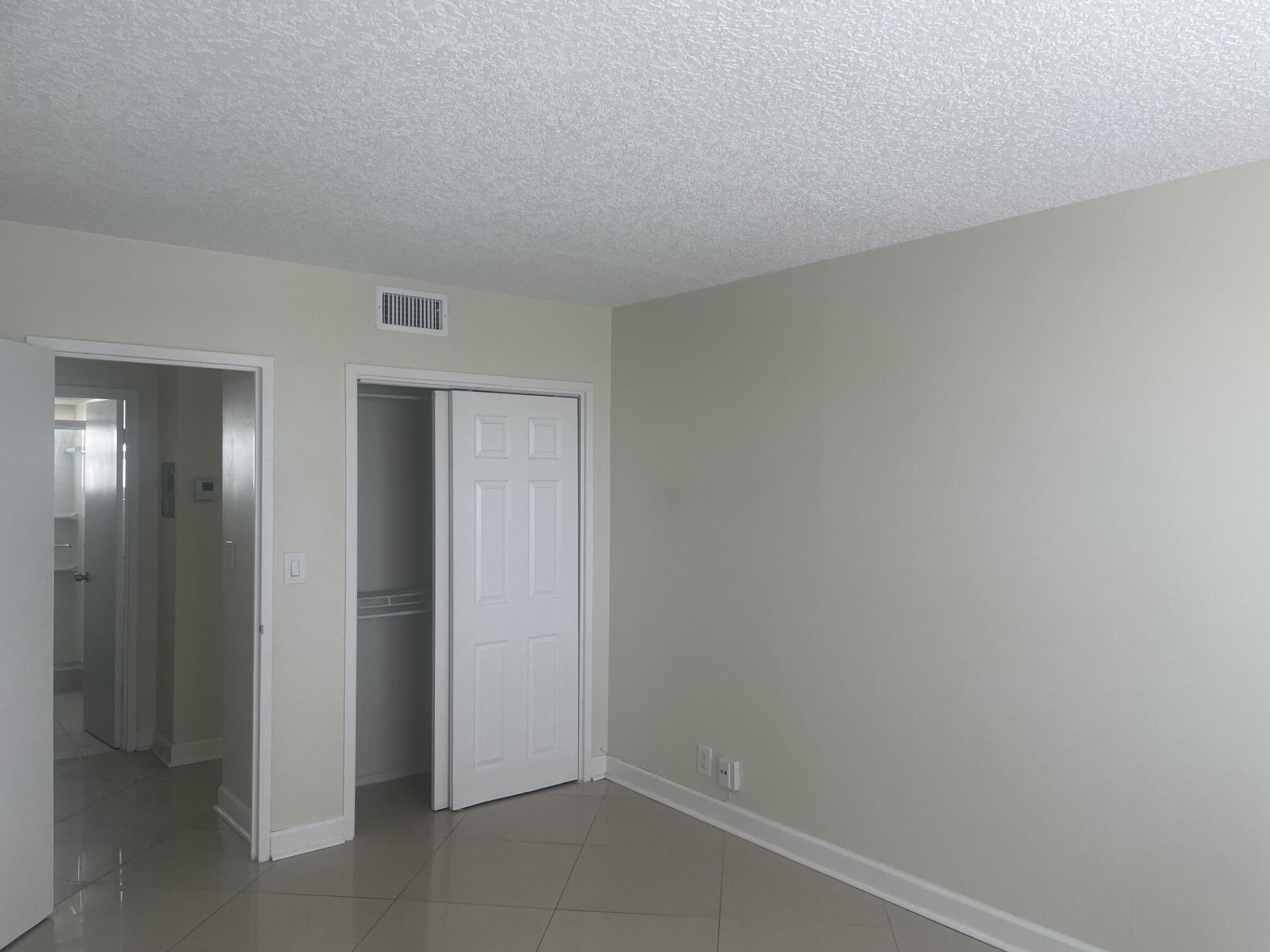 2555 NE 11th Street, Unit 803, Fort Lauderdale, FL 33304 Photo
