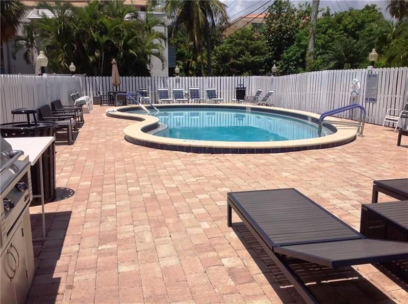 2555 NE 11th Street, Unit 803, Fort Lauderdale, FL 33304 Photo