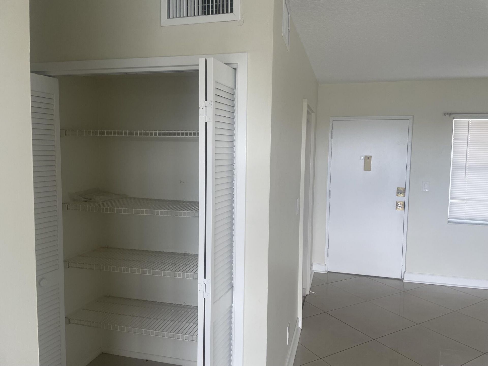 2555 NE 11th Street, Unit 803, Fort Lauderdale, FL 33304 Photo