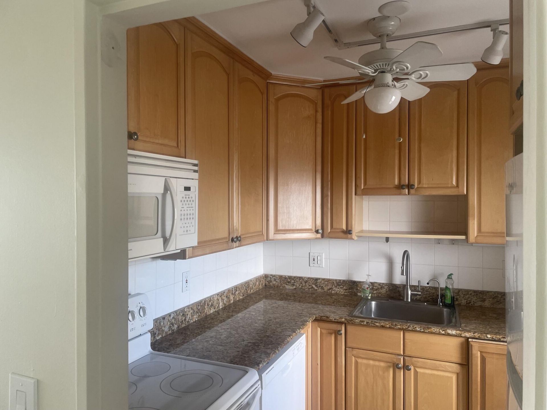 2555 NE 11th Street, Unit 803, Fort Lauderdale, FL 33304 Photo