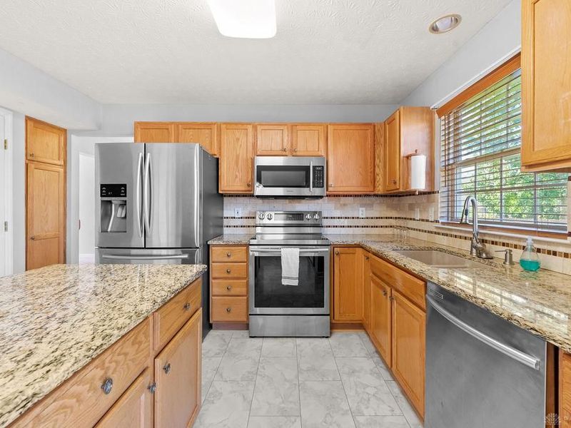 2444 Featherston Court, Miami Township, OH 45342 Photo 13