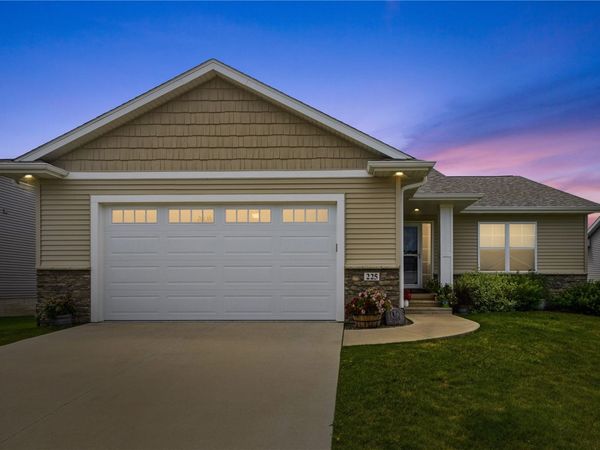 225 Bent Creek Dr , Marion, IA 52302