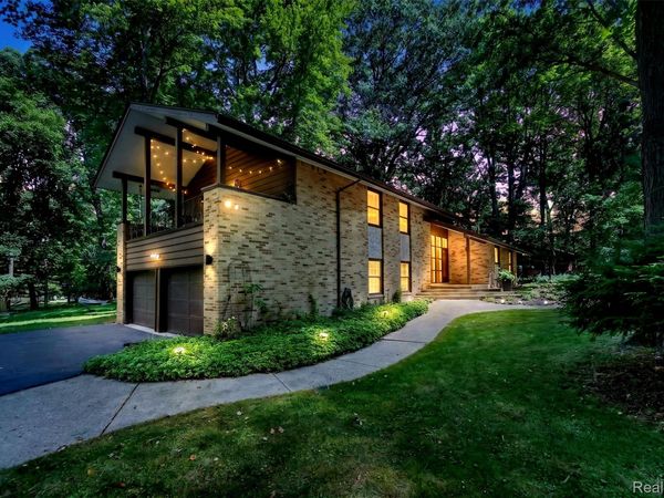 7388 Lindenmere Drive, Bloomfield Hills, Mi 48301