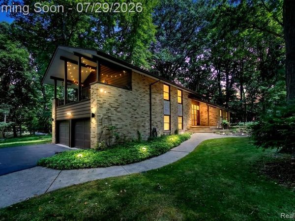 7388 Lindenmere Drive, Bloomfield Hills, MI 48301