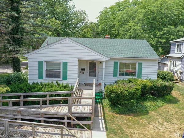 703 N 9th Street , St. Clair, MI 48079