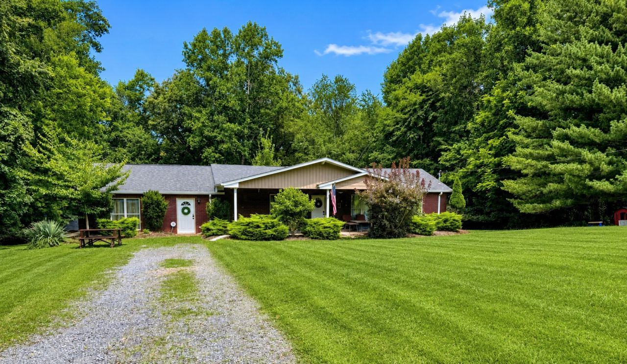 825 Pollard Rd , Clarksville, TN 37042 Main Photo