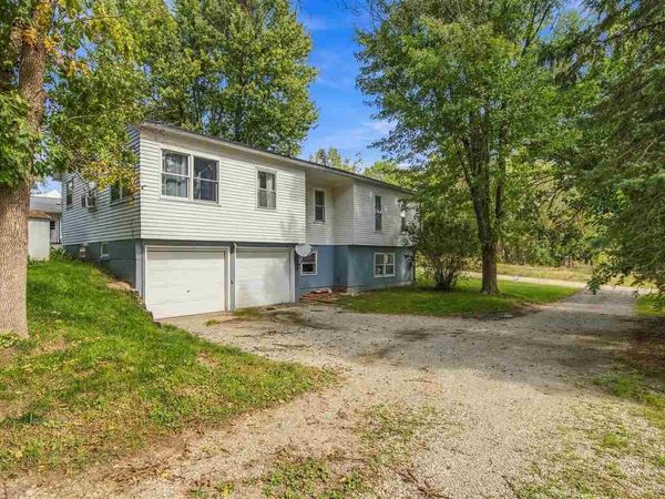 120 N Knisel St, Riverside, IA 52327