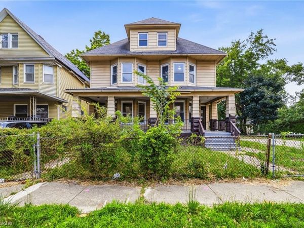 1637 Holyrood Road , Cleveland, OH 44106
