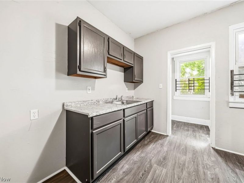 1637 Holyrood Road , Cleveland, OH 44106 Photo 11