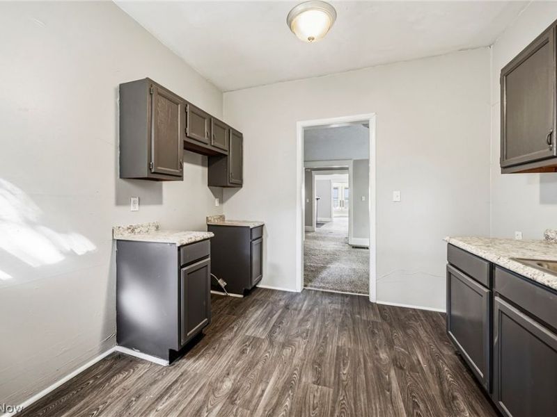 1637 Holyrood Road , Cleveland, OH 44106 Photo 12