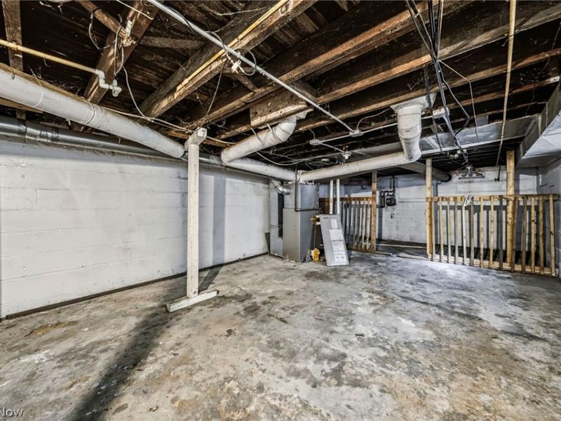 1637 Holyrood Road , Cleveland, OH 44106 Photo 13