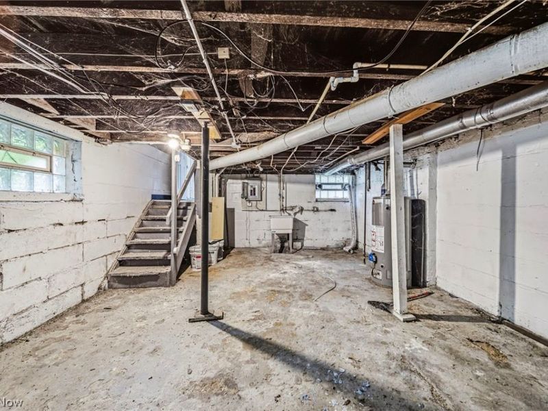 1637 Holyrood Road , Cleveland, OH 44106 Photo 14