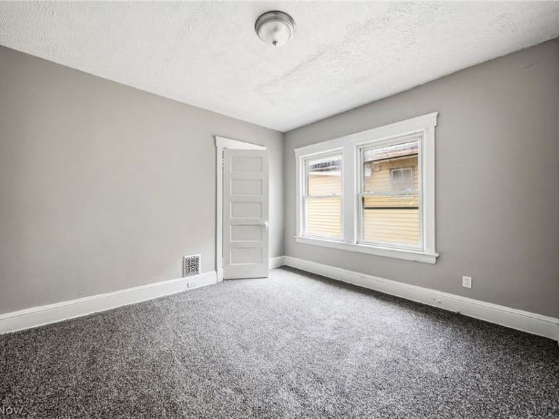 1637 Holyrood Road , Cleveland, OH 44106 Photo 16