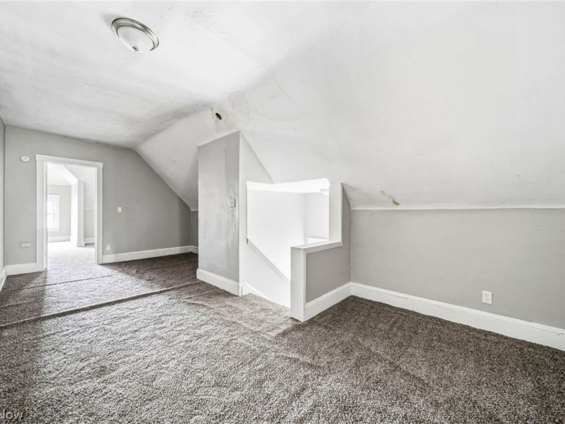 1637 Holyrood Road , Cleveland, OH 44106 Photo 24