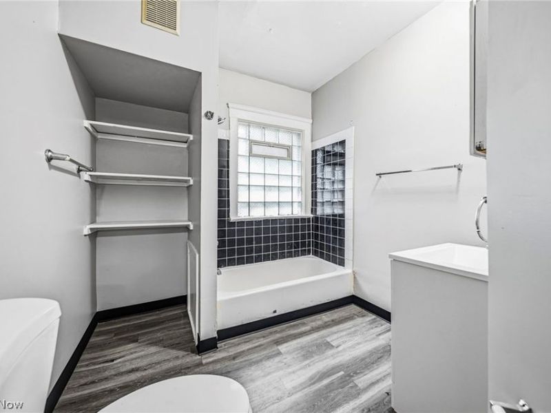 1637 Holyrood Road , Cleveland, OH 44106 Photo 29