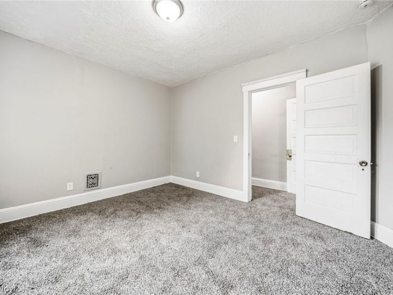 1637 Holyrood Road , Cleveland, OH 44106 Photo 31