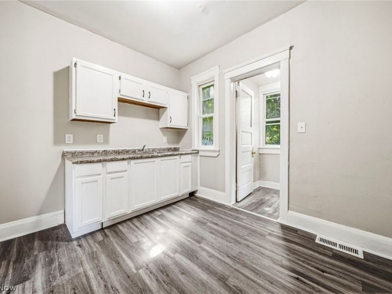 1637 Holyrood Road , Cleveland, OH 44106 Photo 43