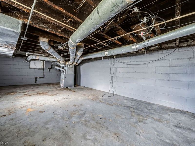 1637 Holyrood Road , Cleveland, OH 44106 Photo 44
