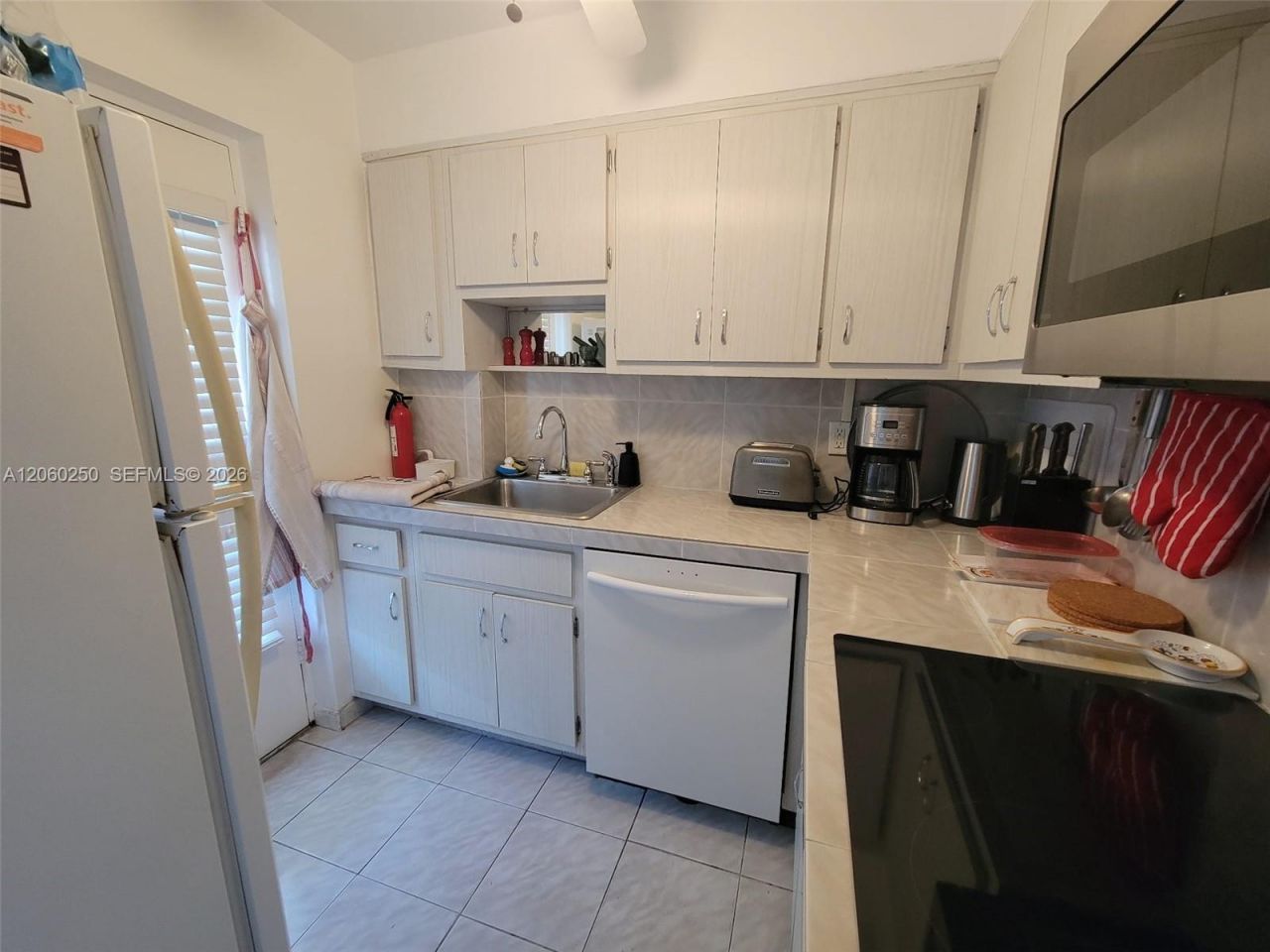220 Kings Point Dr, Unit 606, Sunny Isles Beach, FL 33160 Photo