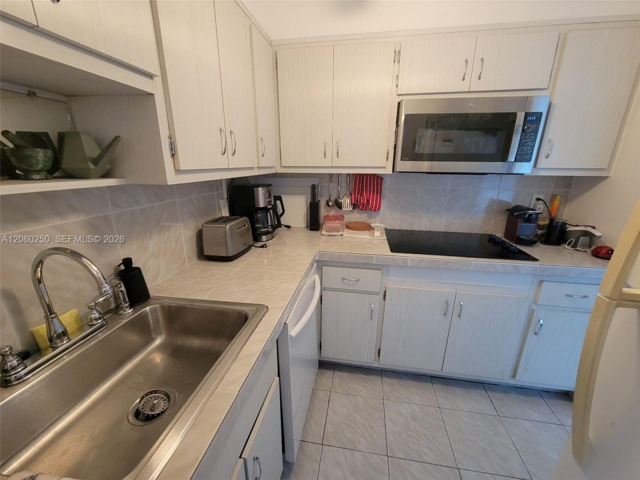 220 Kings Point Dr, Unit 606, Sunny Isles Beach, FL 33160 Photo