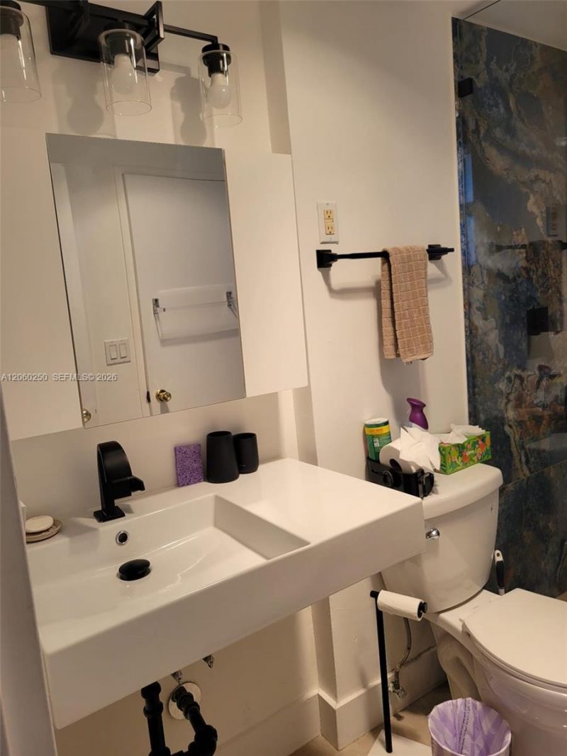 220 Kings Point Dr, Unit 606, Sunny Isles Beach, FL 33160 Photo
