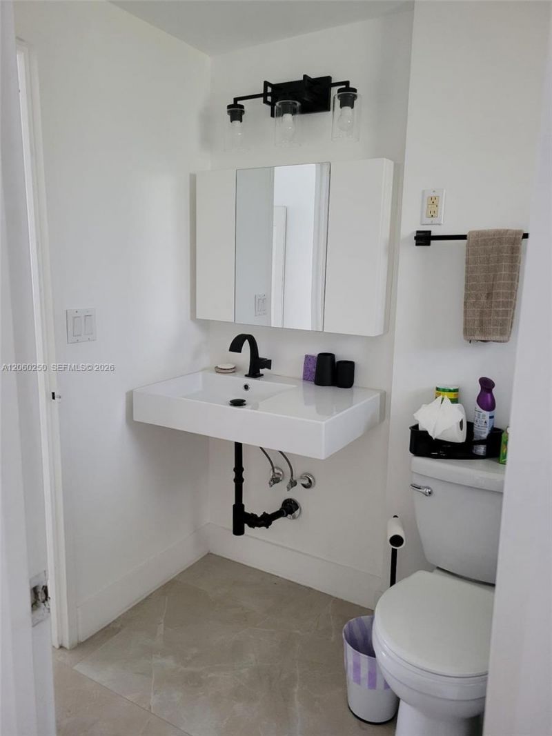 220 Kings Point Dr, Unit 606, Sunny Isles Beach, FL 33160 Photo