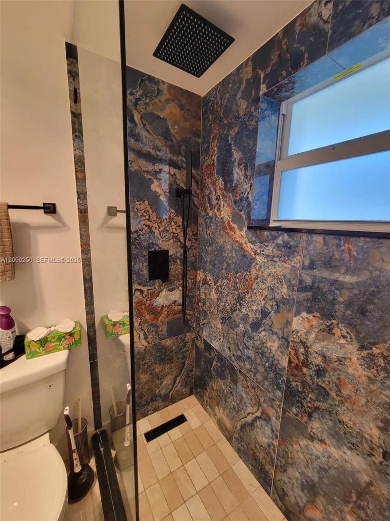 220 Kings Point Dr, Unit 606, Sunny Isles Beach, FL 33160 Photo