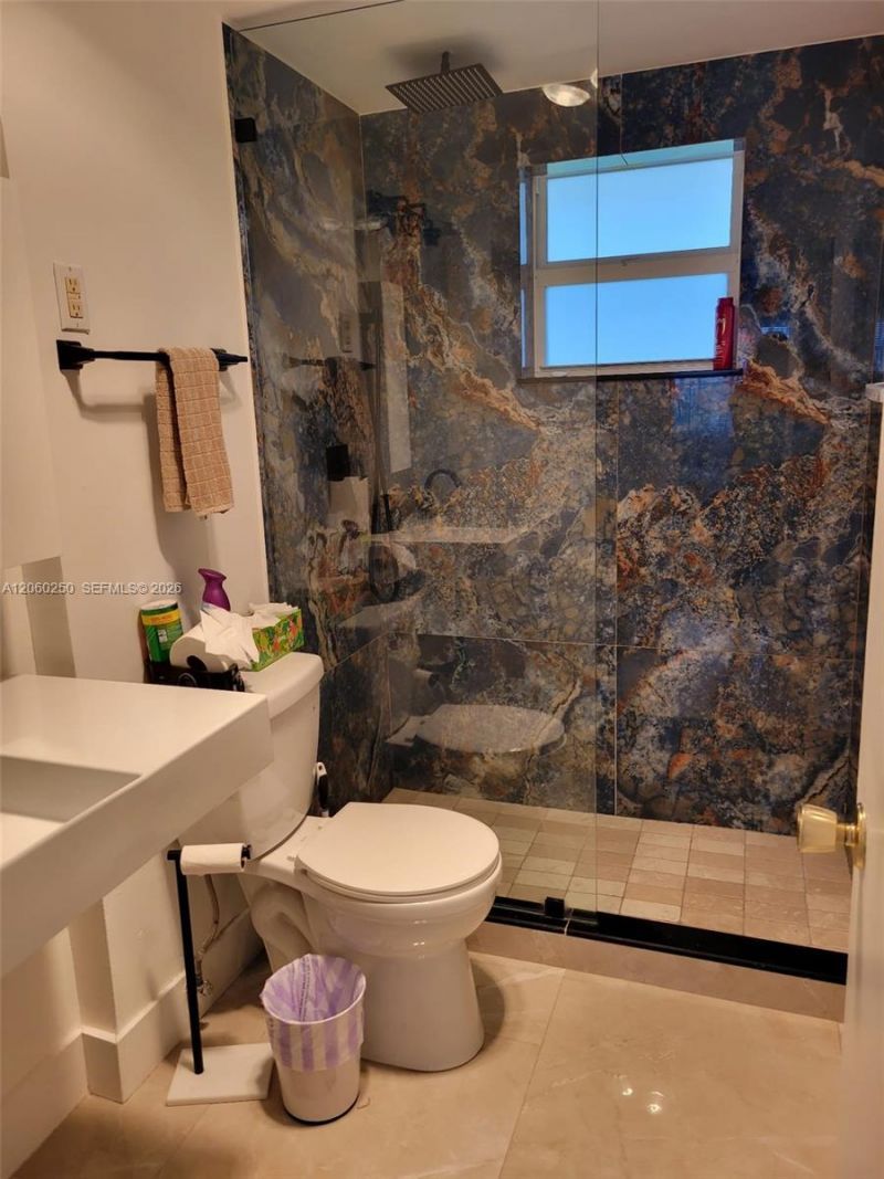 220 Kings Point Dr, Unit 606, Sunny Isles Beach, FL 33160 Photo