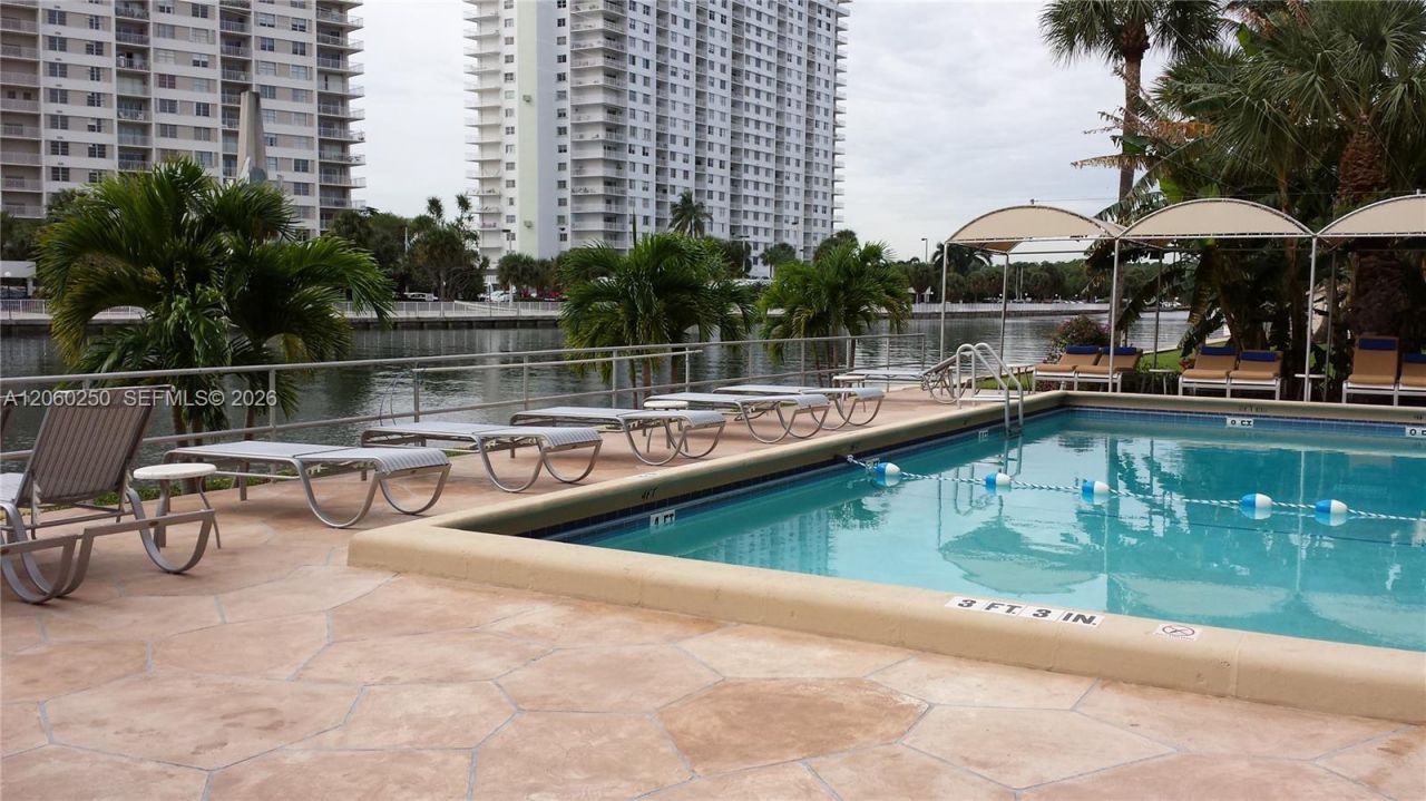 220 Kings Point Dr, Unit 606, Sunny Isles Beach, FL 33160 Photo