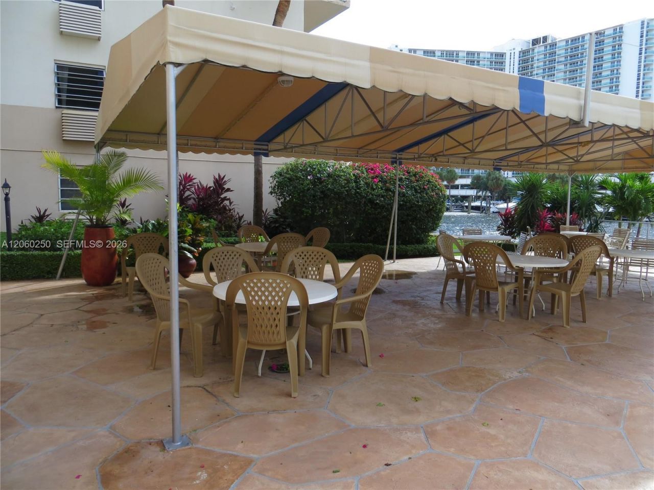 220 Kings Point Dr, Unit 606, Sunny Isles Beach, FL 33160 Photo