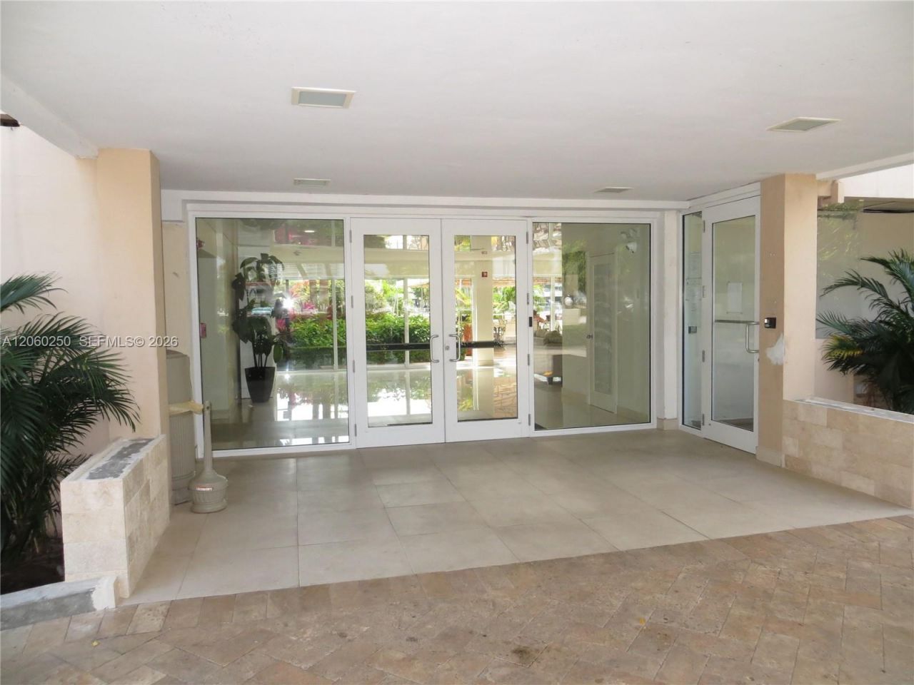 220 Kings Point Dr, Unit 606, Sunny Isles Beach, FL 33160 Photo