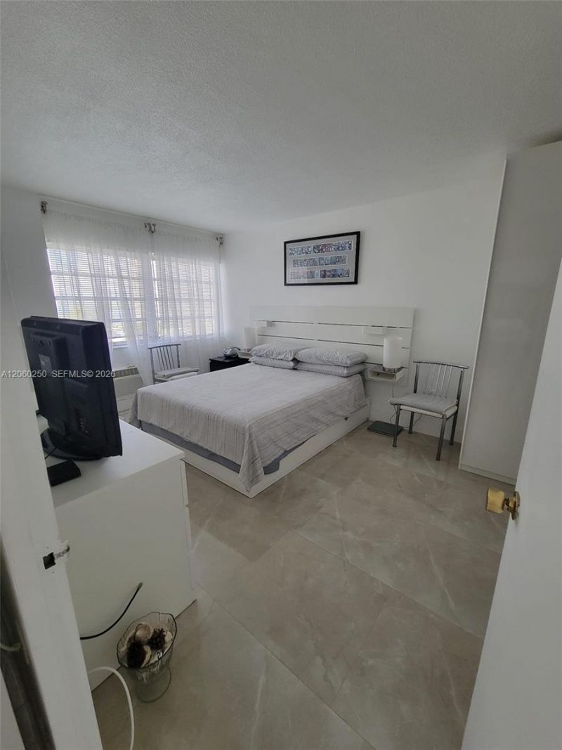 220 Kings Point Dr, Unit 606, Sunny Isles Beach, FL 33160 Photo