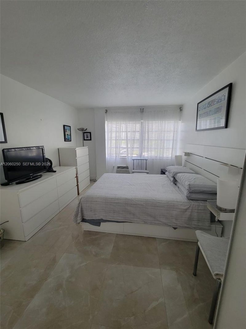 220 Kings Point Dr, Unit 606, Sunny Isles Beach, FL 33160 Photo