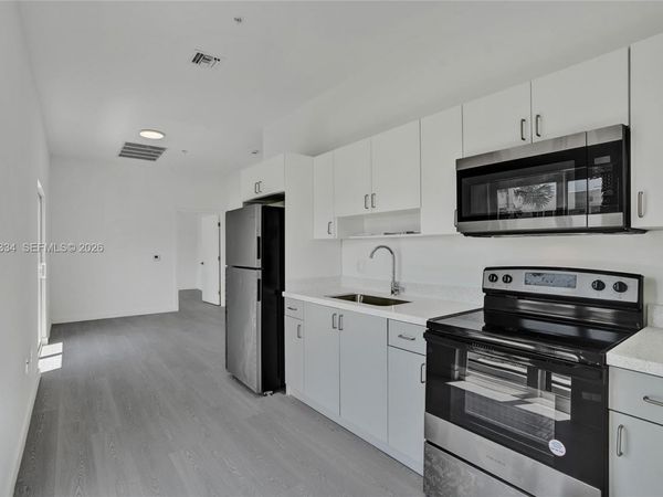 1567 NW 1st St , Unit 8, Miami, FL 33125