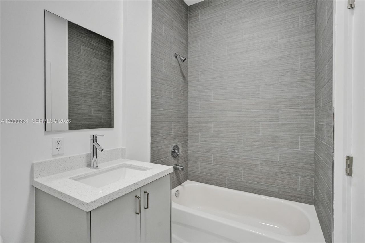 1567 NW 1st St, Unit 8, Miami, FL 33125 Photo