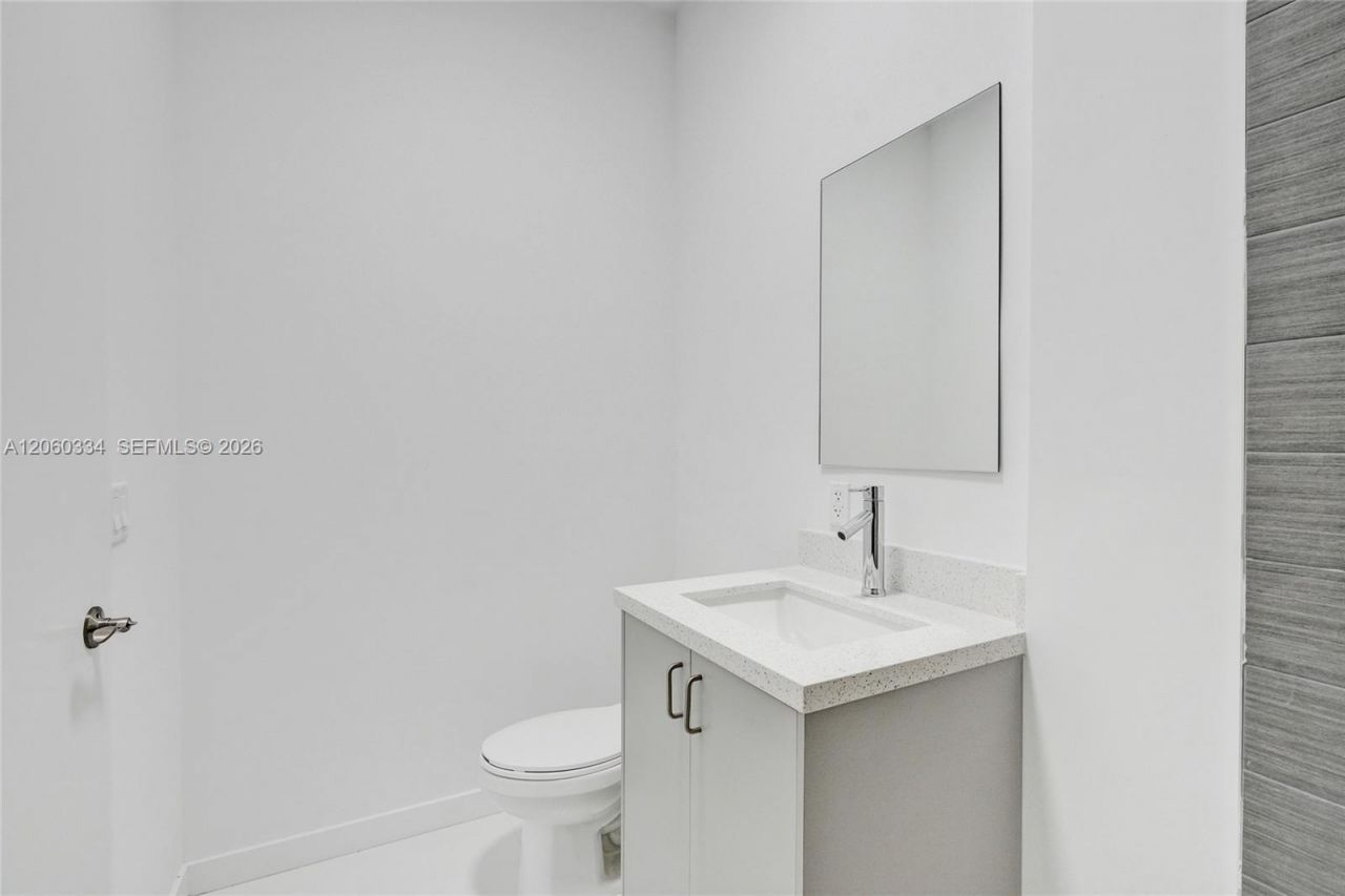 1567 NW 1st St, Unit 8, Miami, FL 33125 Photo