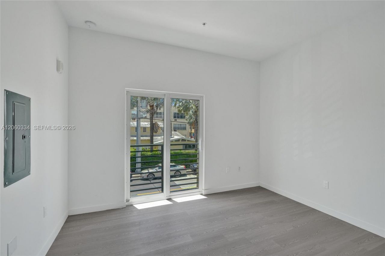 1567 NW 1st St, Unit 8, Miami, FL 33125 Photo