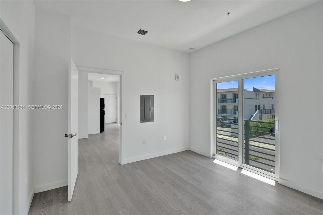 1567 NW 1st St, Unit 8, Miami, FL 33125 Photo