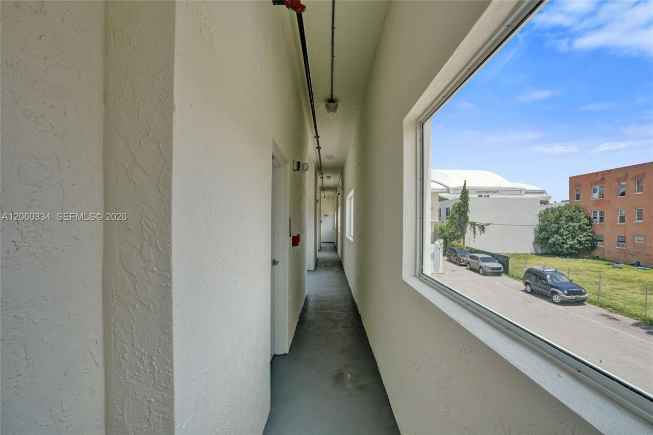 1567 NW 1st St, Unit 8, Miami, FL 33125 Photo