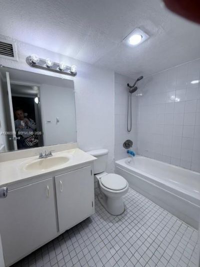 4550 NW 9th St, Unit 812E, Miami, FL 33126 Photo