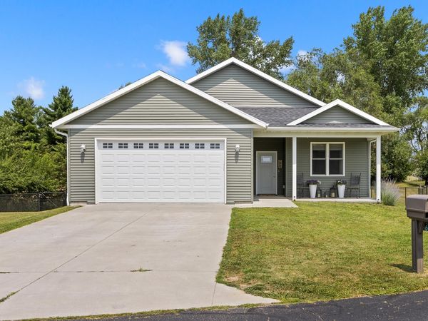 N6736 Clover Lane, Pardeeville, WI 53954