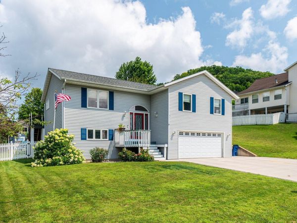 306 Haralson Lane, La Crescent, MN 55947