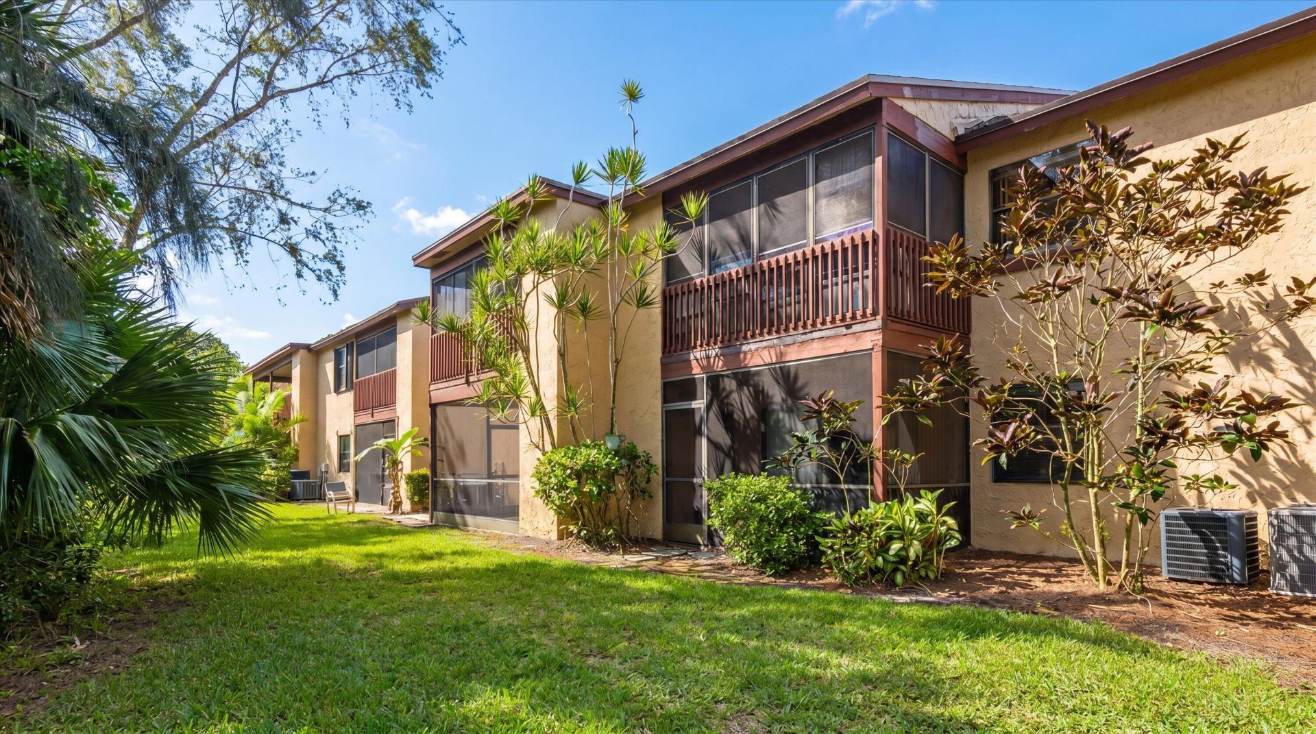 1303 Lakeview Drive E, Royal Palm Beach, FL 33411 Photo