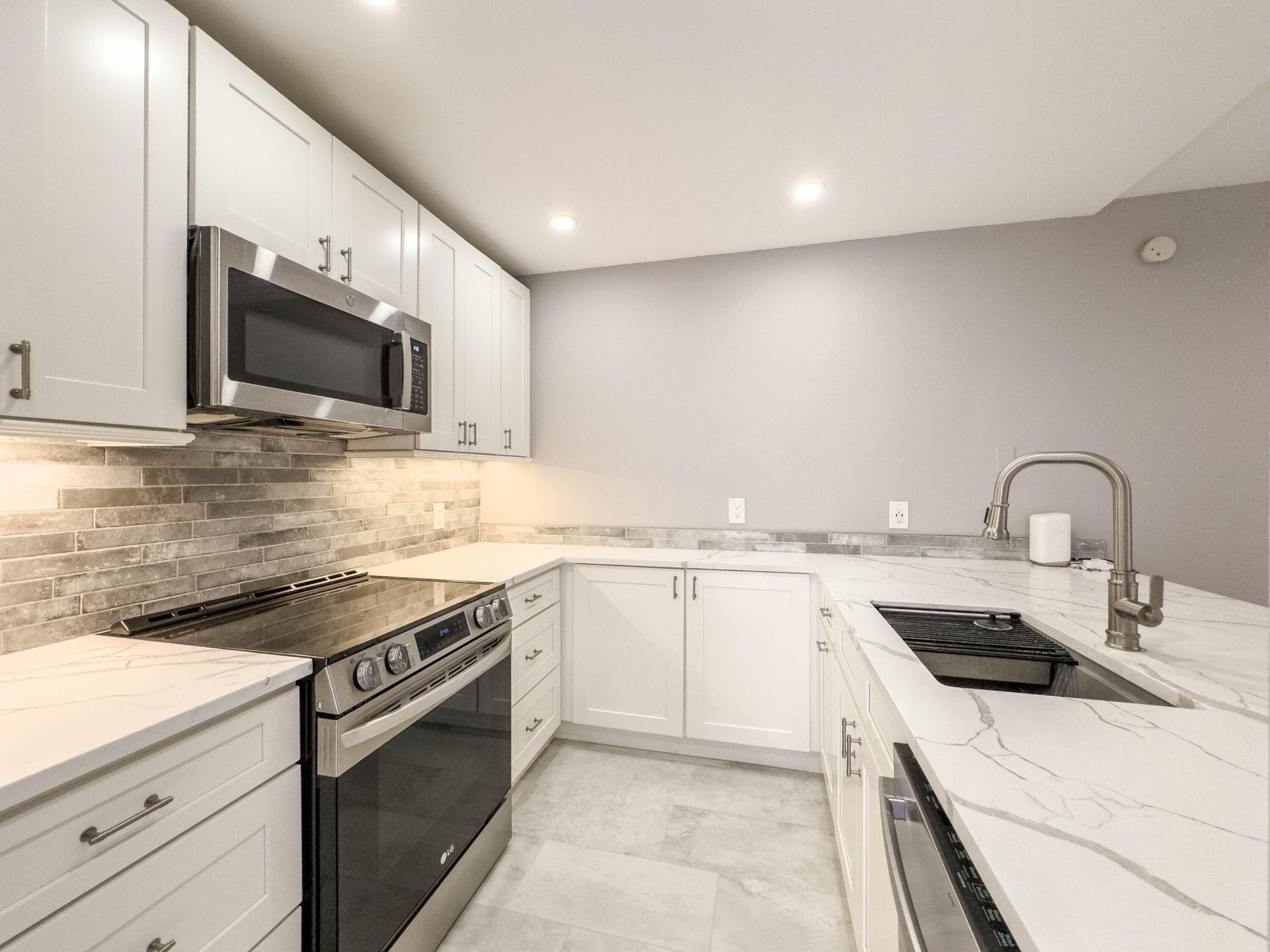 187 Charter Way, West Palm Beach, FL 33407 Photo