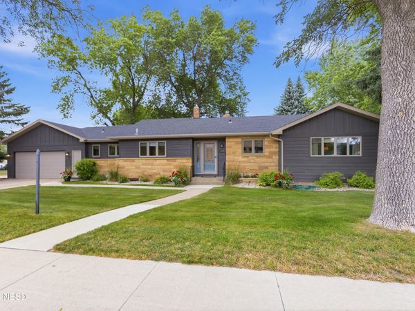 315 10TH AVENUE NW, Watertown, SD 57201