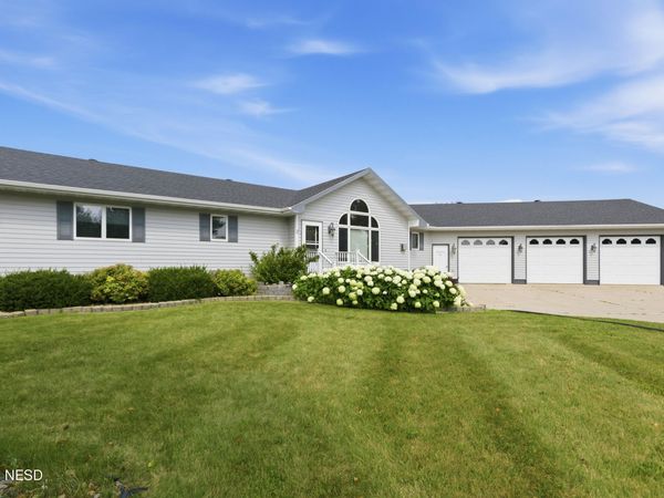 2135 13TH AVENUE CIRCLE NE, Watertown, SD 57201