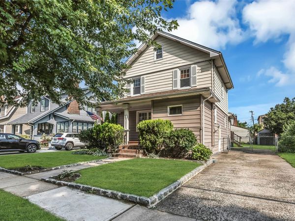 43 Elm Street , Lynbrook, NY 11563